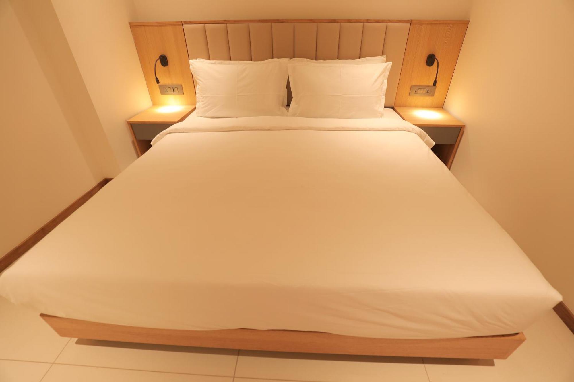 The World Surat Hotel Eksteriør billede