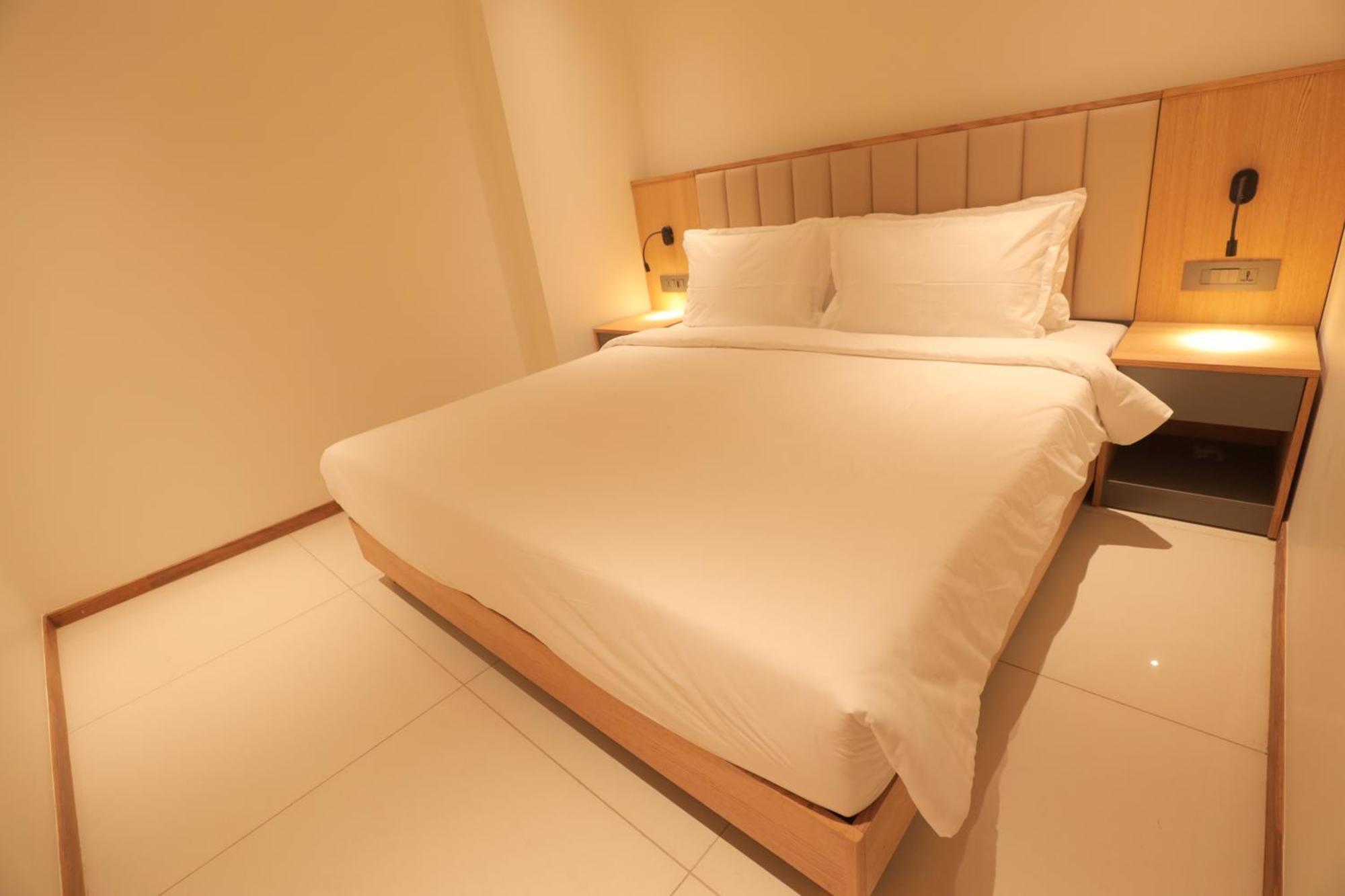 The World Surat Hotel Eksteriør billede