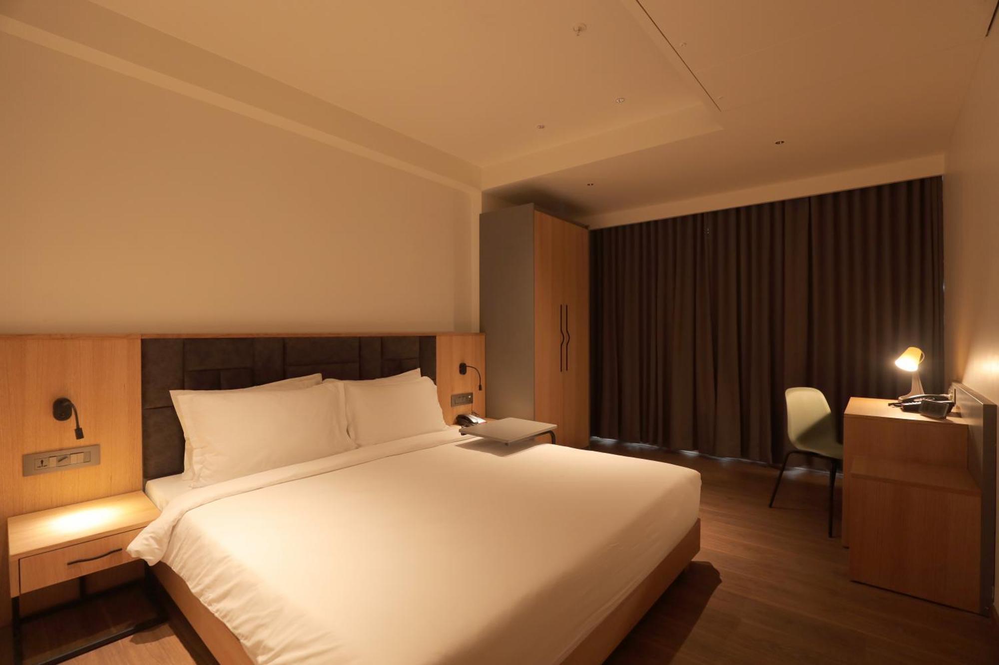 The World Surat Hotel Eksteriør billede