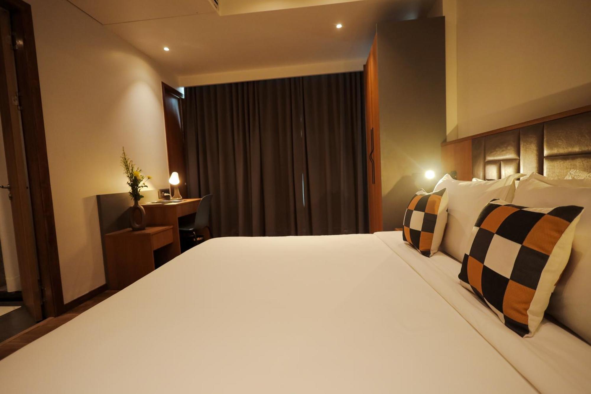 The World Surat Hotel Eksteriør billede