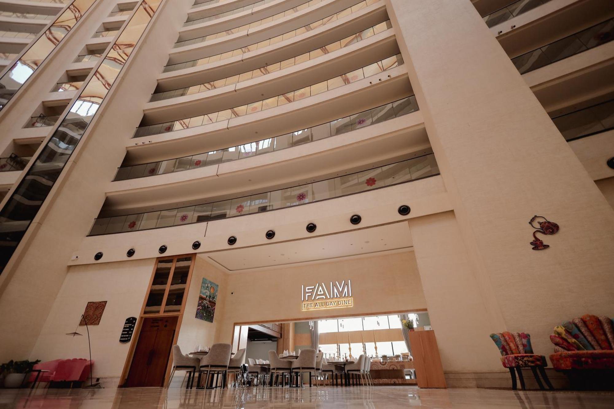 The World Surat Hotel Eksteriør billede