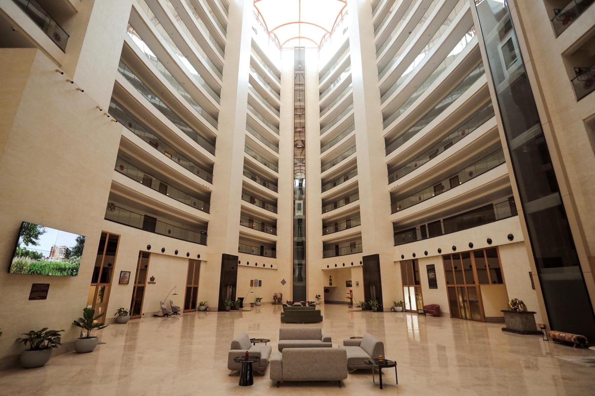 The World Surat Hotel Eksteriør billede